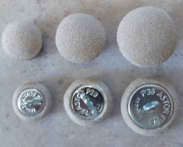 Polsterknöpfe mit Öse mit Mikrofaserstoff Sand bezogen